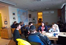 Ungmenni sitja fund hjá AIESEC