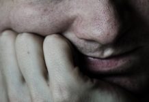 Maður sem er þungt hugsi